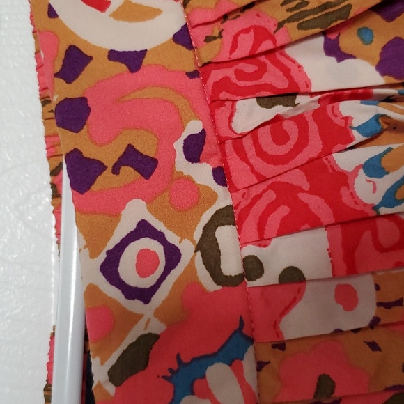 Great skirt. Vibrant colors. Lots to wear with it. Excellent condition. - Picture 7 of 7